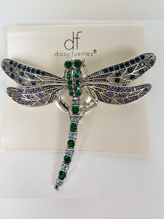 Daisy Fuentes Accessories - Dragonfly Brooch – Green & Blue Purple Crystal Rhinestones – Daisy Fuentes 🦋✨